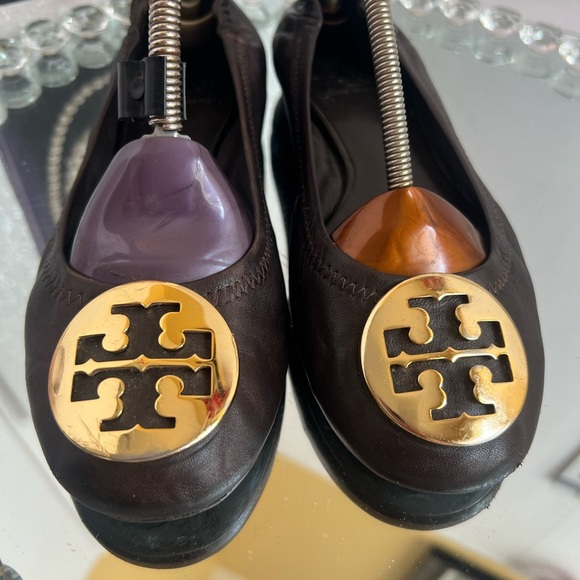 Tory Burch dark brown leather  Espadrilles with Gold Emblem size 8 - Picture 3 of 11